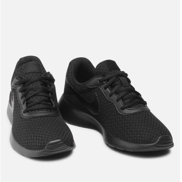 ❌SOLD❌ ❇️NWT❇️ Women’s Nike Tanjun Sneakers - Picture 3 of 8